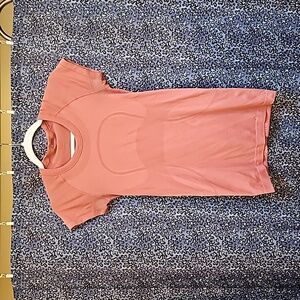 Lululemon swiftly tech short sleeve size 4